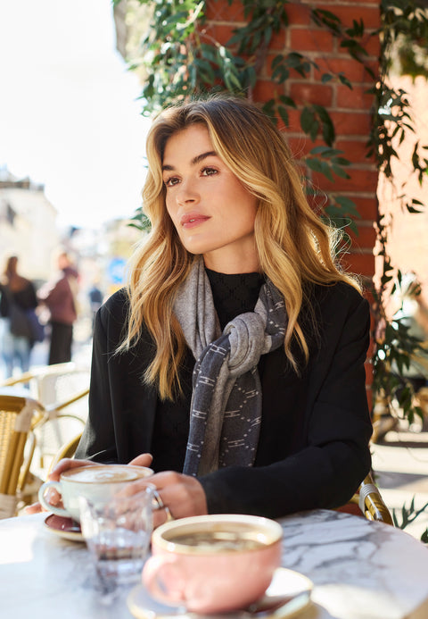 Hype The Detail Triangle tørklæde - Grå