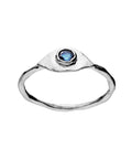 Fineste Argos ring fra Maaensten med en smuk labradorit i midten.