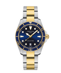 Certina DS Action Powermatic 80 - C032.607.11.041.00 er et premium schweizisk dykkerur, der kombinerer høj præcision, eksklusivt design og exceptionel holdbarhed. Med en 43 mm rustfri stålkasse og en keramisk roterende krans er dette ur både elegant og funktionelt. Den blå urskive med Super-LumiNova belyste visere sikrer optimal synlighed, selv under mørke forhold.