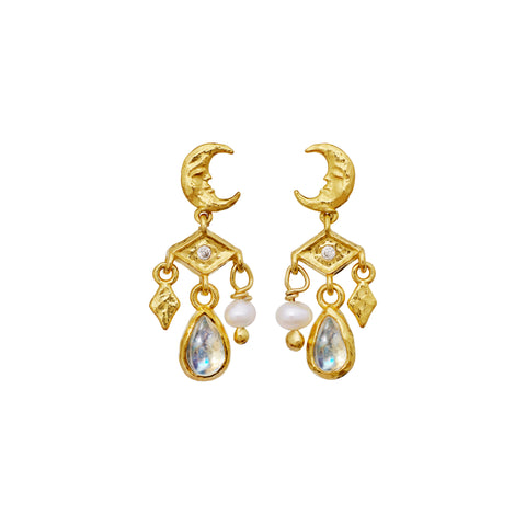 Colline_earrings_gold_a. Colline ørering i forgyldt sølv med månesten, ferskvandsperle og zirkonia fra maanesten