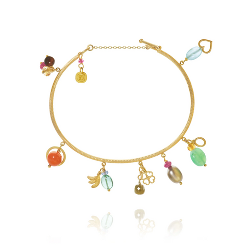 Dulong armbånd, Linea Piccolo Tropical, 18 karat guld, LIN4-A1717. Det er dekoreret med nøje udvalgte ædelsten og perler, som tilsammen skaber et livligt og personligt udtryk. Armbåndet indgår i Dulongs populære Linea Piccolo-serie