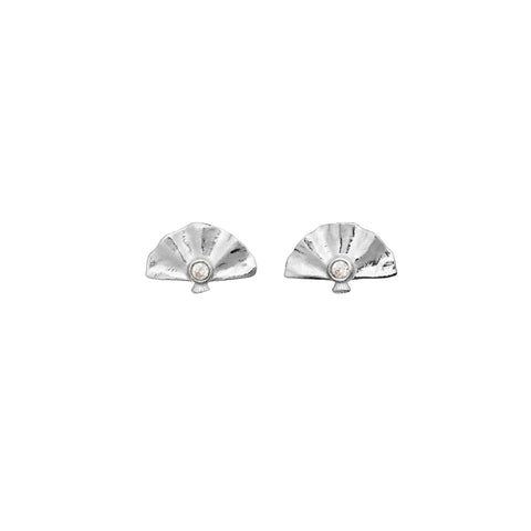 Fantine_earrings_silver_a. fantine ørestikker fra maanesten i sølv