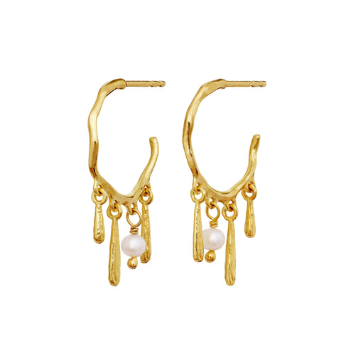 Fricka_earrings_gold_a. Fricka øreringe i forgyldt sølv fra Maanesten