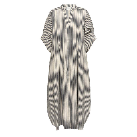 AlexaGO Jo Shirt Dress - Creme Black Stripes er en elegant skjortekjole, der kombinerer klassisk charme med moderne detaljer.