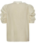 AnnsofiGO Blouse - Vanilla er en smuk og stilfuld bluse, der kombinerer elegance med et moderne touch. Den har korte, voluminøse ærmer, der skaber en dramatisk og sofistikeret silhuet.