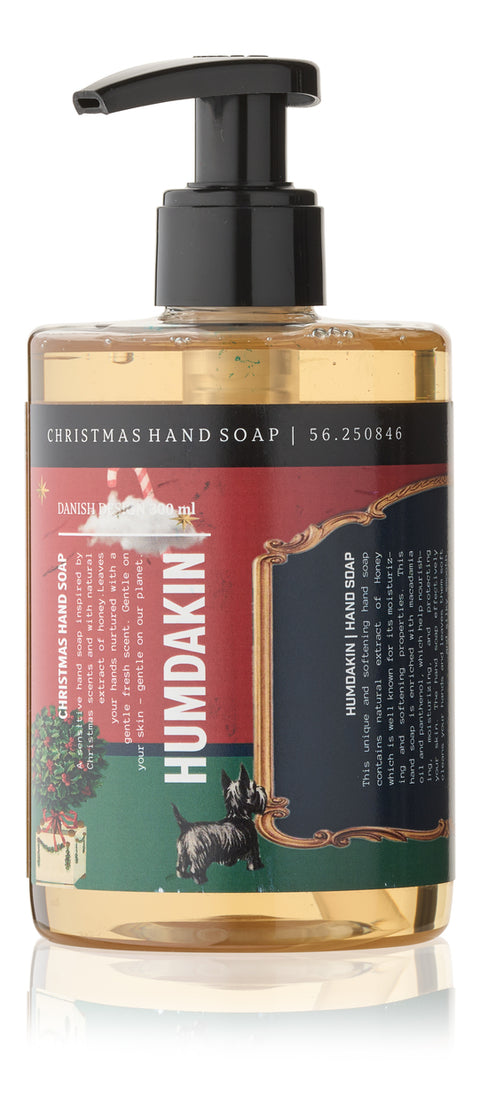 Humdakin Christmas håndsæbe er en sæsoninspireret udgave af den populære flydende håndsæbe, skabt til at bringe julestemning ind i hverdagen. Med sin milde og plejende formulering renser den effektivt uden at udtørre huden, og den er velegnet til både tør og sensitiv hud. Sæben har en pH-værdi på 5,0–5,5 og indeholder blødgørende ingredienser som macadamiaolie, panthenol og mælkesyre, der hjælper med at bevare hudens naturlige fugtbalance.