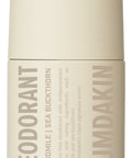 Humdakin Deodorant er en skånsom og effektiv antiperspirant, udviklet med omtanke for både hud og miljø. Den er fri for aluminiumsalte, silikone og alkohol, og i stedet beriget med naturlige ingredienser som&nbsp;padderokkeekstrakt og salvieolie, der hjælper med at neutralisere lugt og beskytte huden mod irritation.
