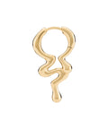 Maria Black Maya Huggie. Ørering. 100940YG. Denne huggie hoop-ørering er fremstillet af genanvendt sterlingsølv med en 18K forgyldt belægning. Med en indre diameter på 9 mm passer denne forgyldte huggie-ørering perfekt til de fleste ører og er ideel til både hverdag og fest.  