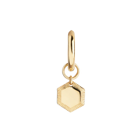 Maria Black Ravello Huggie. en forgyldt sølvørering, der kombinerer moderne design med klassisk minimalisme. Med en indre diameter på 8 mm. 