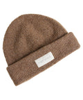 Rethinkit Knitted Wool Hue i farven Warm Melange Brown er en blød og varm strikhue, der kombinerer klassisk design med bæredygtige materialer. Huen er fremstillet i 100 % genanvendt polyester og har en tæt, ribstrikket struktur, som sikrer både komfort og god pasform. Den varme melerede brunlige tone giver et naturligt og tidløst udtryk, der passer perfekt til efterår og vinter.