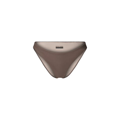 Rethinkit Studios Bikini Bottom Brief BAY i farven Walnut er et stilfuldt og komfortabelt valg til strandgarderoben.