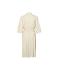 Rethinkit Studios Kimono Roubaix i farven Summer Sand er en stilfuld og moderne kimono med et elegant og afslappet snit.