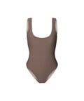Rethinkit Studios Swimsuit Clean BAY i farven Almost Black er en elegant og tidløs badedragt, der kombinerer et sporty look med en moderne silhuet.