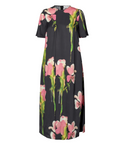 Bring kunst og komfort ind i garderoben med STINE GOYA’s Flowy Short Sleeve Midi Dress – en moderne fortolkning af skandinavisk design fra kollektionen “Art Work” AW2024. Kjolen er fremstillet i et bæredygtigt mix af TENCEL™ Lyocell og viskose, der giver et let og flowy udtryk. Med korte ærmer og midi-længde er den ideel til både sommerdage, festlige lejligheder og hverdagsluksus.