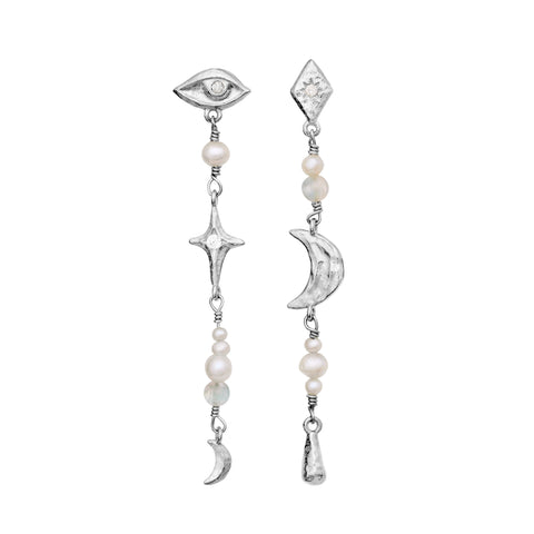 Sissone_earrings_silver_a. Sissone ørering fra Maanesten i sølv. med måne, stjerne, øje og ferskvandsperle