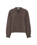 SREdwina Bluse fra Soft Rebels er en elegant og alsidig skjortebluse, der kombinerer et feminint snit med et afslappet udtryk. Farven Coffee Bean er en varm og dyb brun nuance, der tilfører karakter og ro til garderoben – perfekt til både hverdagsbrug og mere formelle anledninger.
