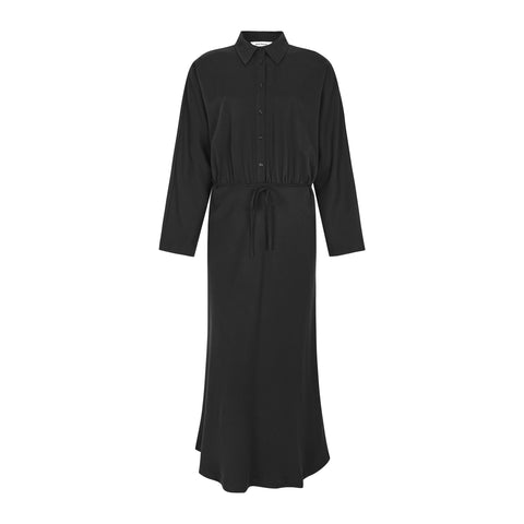 SRStormy Midi Dress fra Soft Rebels er en elegant og bæredygtig kjole, der forener komfort med et stilrent udtryk. Den klassiske sorte farve og midi-længden gør den til et alsidigt valg, uanset om du skal til møde, middag eller bare vil føle dig godt tilpas i hverdagen.