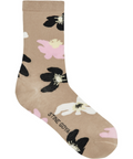 Fra Stine Goya Pre fall 2025 kollektionen. Korte strømper med blomstret, farverigt mønster. 