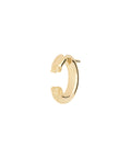 Maria Black Terra 14 Hoop. Med en diameter på 22 mm. Den forgyldte overflade sikrer et langvarigt elegant look. 