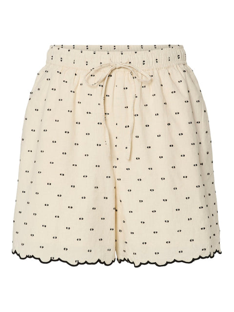 YASDOBBY HW Shorts, Gardenia er et par stilfulde og komfortable højtaljede shorts fra Y.A.S.