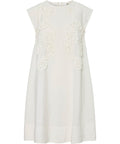 YASSACU Dress i Star White er en elegant og feminin kjole fra det danske modebrand Y.A.S.
